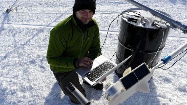 Jan Lenaerts testing the instruments on the automatic weather station on the King Baudouin Ice Shelf - © International Polar Foundation / Jos Van Hemelrijck