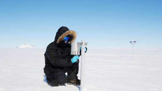 Preben attending to an atmospheric particle sampler in the field - © International Polar Foundation