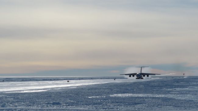 First ever intercontinental flight from Cape Town to Perseus Airstrip lands on 22 November at 18:00 UTC - © International Polar Foundation