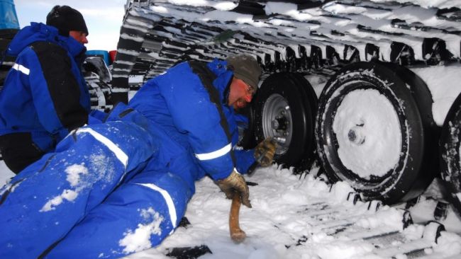 Fixing up the Prinoth Tractor - © International Polar Foundation