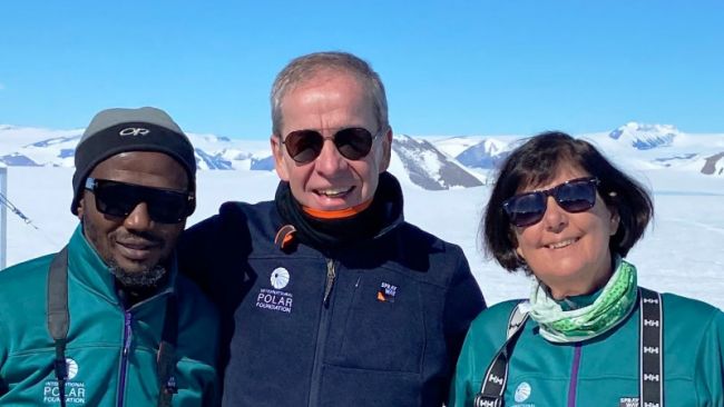 Civil Engineer Mphikeleli Amos Ndlela, Belgian Polar Secretariat Vice-President Piet Steel and South African Minister Barbara Creecy pose for a photo at the Princess Elisabeth Antarctica - © International Polar Foundation