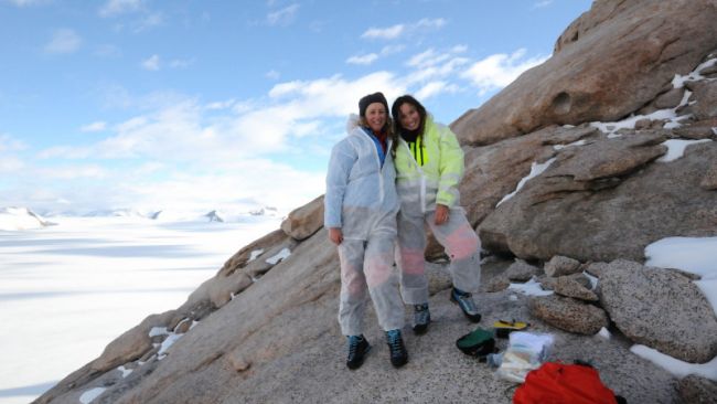 Eleanor Honan from Durham University and Stephanie Prince from the Royal Society for the Protection of Birds in the UK are doing research on snow petrels on Utsteinen Nunatak close to PEA - © International Polar Foundation