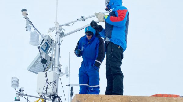 IPF engineers working on an AWS in the PEACE project - © International Polar Foundation
