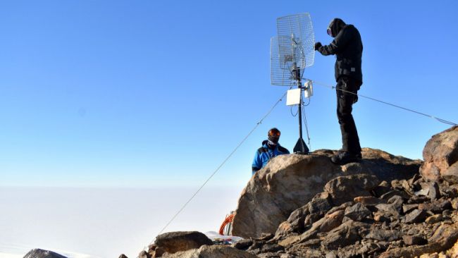 IPF staff Installing a relay antenna on top of Vesthaugen Nunatak - © International Polar Foundation