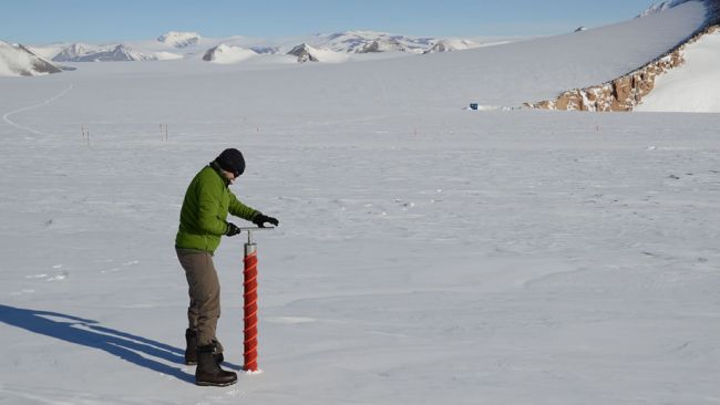 Jan Lenaerts works up a sweat testing the firn core drill - © International Polar Foundation / Jos Van Hemelrijck