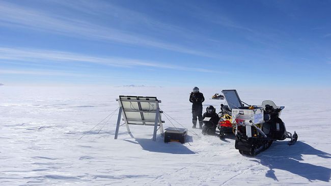 The seismic station on the Antarctic High Plateau - © International Polar Foundation / Jos Van Hemelrijck