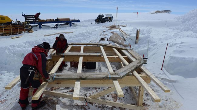 Constructing the geomagnetic observatory - © International Polar Foundation / Jos Van Hemelrijck