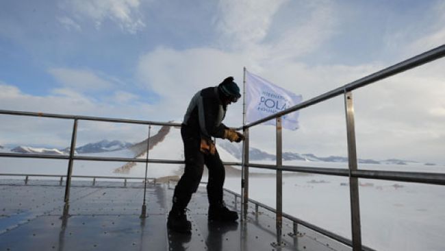 Alain Hubert Marks the End of the 1st Phase - Copyright: International Polar Foundation - © International Polar Foundation