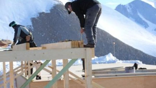 Preparing Wooden Structure - Copyright: International Polar Foundation - © International Polar Foundation