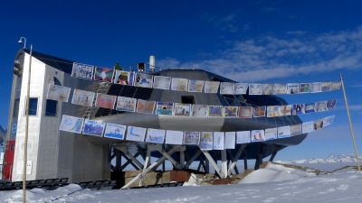 Kids drawings in Antarctica - © International Polar Foundation / Alain Hubert