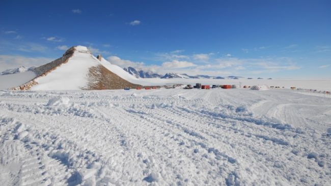 Clearing the Snow - © International Polar Foundation