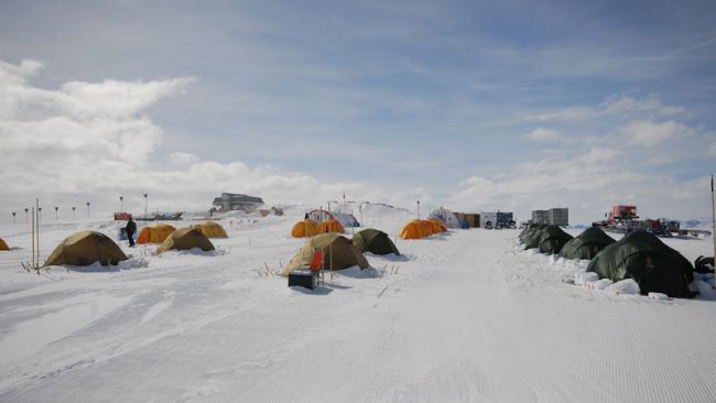 Base Camp in Front of the Station - © International Polar Foundation