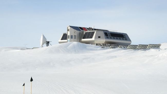 Garages completely covered in snow - © International Polar Foundation
