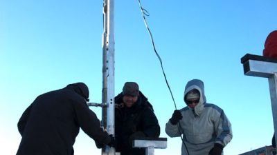 The BELISSIMA team at work - © International Polar Foundation - RenĂ© Robert