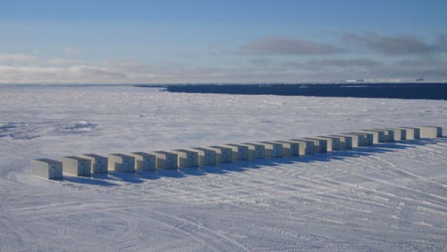 Containers Unloaded on the Ice Shelf - Copyright: International Polar Foundation - © International Polar Foundation