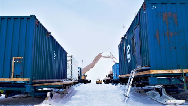 Containers, the Perseus expedition, Decemeber 2021 - © International Polar Foundation