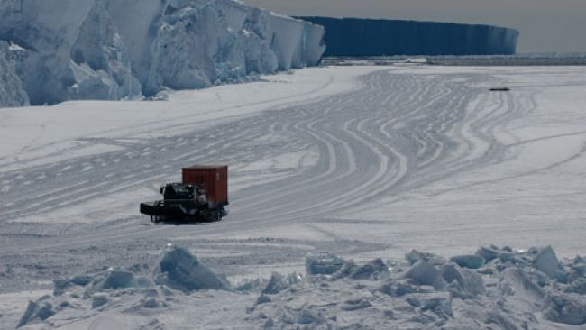 Convoy Crown Bay - Copyright: International Polar Foundation - © International Polar Foundation