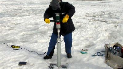 Prof. Frank Pattyn Drilling in Antarctica - © International Polar Foundation