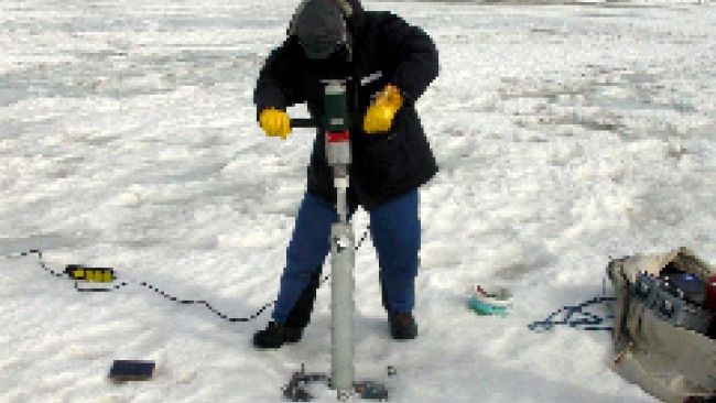 Prof. Frank Pattyn Drilling in Antarctica - © International Polar Foundation