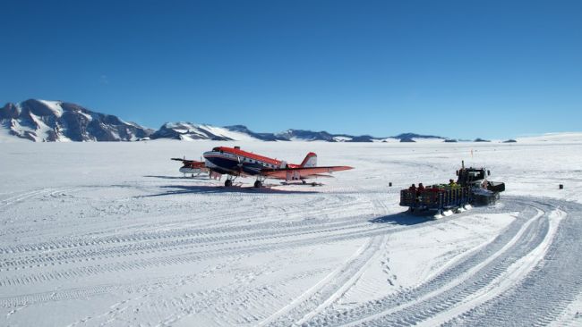 The Polar 6 on Princess Elisabeth's runway - © International Polar Foundation / Alain Hubert