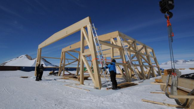 Construction of the new hangar at the Winter Park - © International Polar Foundation