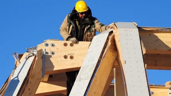 Hans Jurgen Clemens at work on the roof - Copyright: International Polar Foundation - © International Polar Foundation