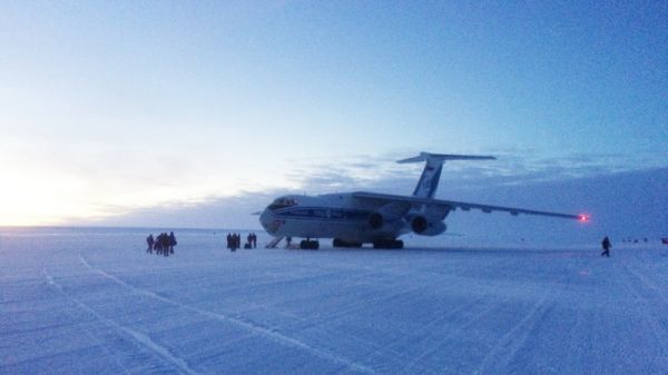 Departure of the BELARE team at Novo Base - &copy; International Polar Foundation, Henri Robert