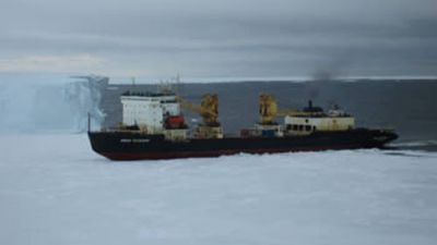 The ship beginning to force his way through the ice of the Crown bay - Copyright: International Polar Foundation - © International Polar Foundation
