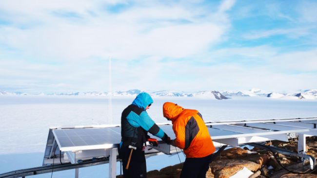 Engineer Johan De Muylder installs new solar panels on the north ridge next to PEA. - © International Polar Foundation