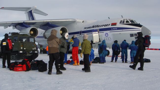 Plane - © International Polar Foundation