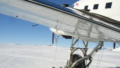 Plane taking off at Utsteinen - © International Polar Foundation