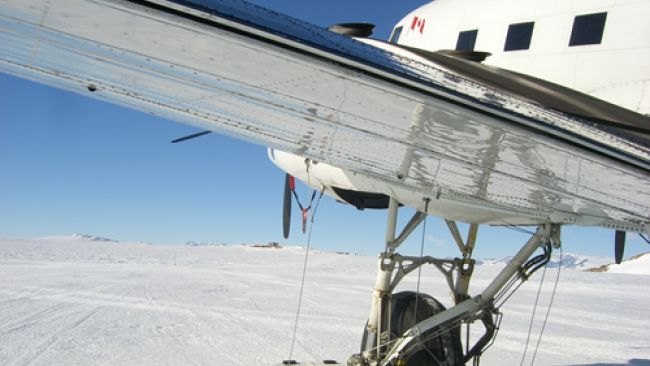 Plane taking off at Utsteinen - © International Polar Foundation