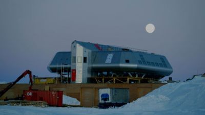 Full Moon - Copyright: International Polar Foundation - © International Polar Foundation