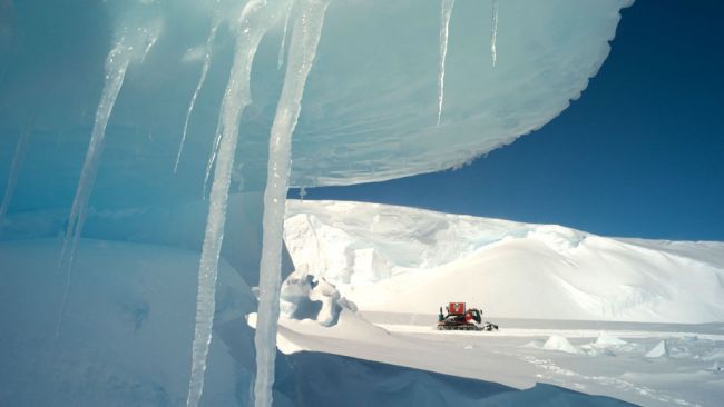 The convoy passes through beautiful blue ice fields on the way to the coast - © International Polar Foundation