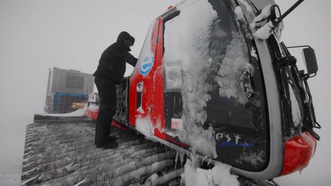 Prinoth Tractor - © International Polar Foundation