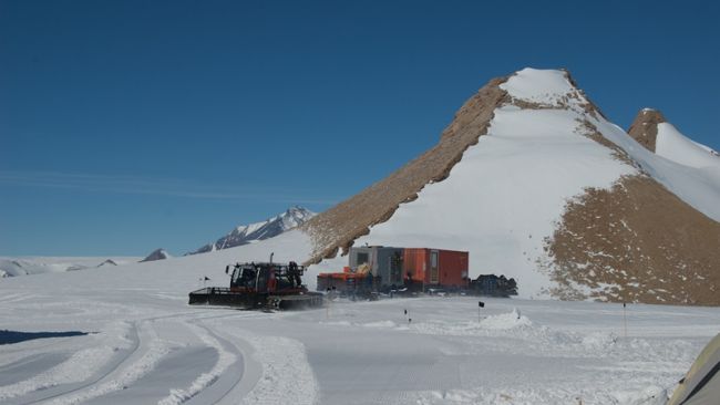 The BELISSIMA team returns to the station - © International Polar Foundation - René Robert