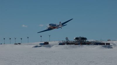 The Basler DC-3 at the Princess Elisabeth Station - © International Polar Foundation - René Robert