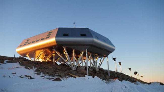 Station in the sun - © International Polar Foundation