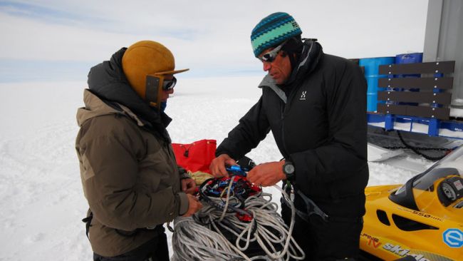 Jean-Louis Tison and Alain Hubert at the Coast - © International Polar Foundation