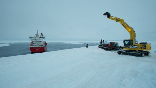 Komastsu digger atop the ice shelf while we say goodbye to the Mary Arctica - © International Polar Foundation / Alain Hubert