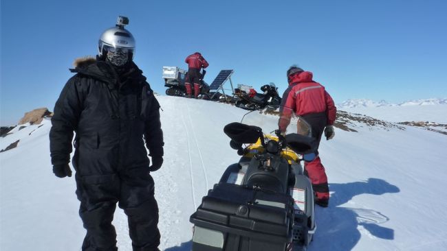 The seismometer atop the Vesthaugen Nunatak - © International Polar Foundation / Jos van Hemelrijck