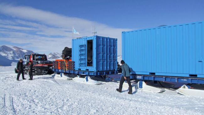 Convoy ready to go for the coast - © International Polar Foundation