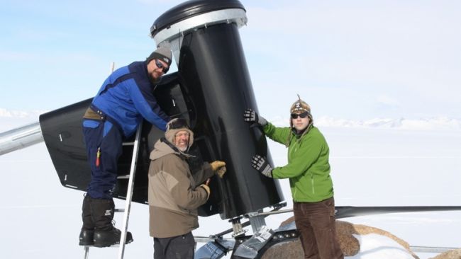 Karel Moerman, Paul Herman and Erik Verhagen working on a wind turbine - © International Polar Foundation