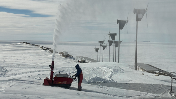Removing accumulated snow from the annex roofs with a snow blower to reduce structural load and prevent excess stress on the building. - © International Polar Foundation