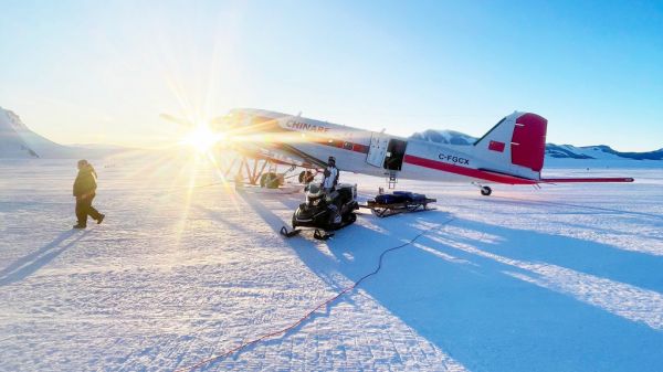 The Snow Eagle gets ready to take another radar survey of the grounding lines of ice shelves at the coast. - © International Polar Foundation