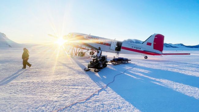 The Snow Eagle gets ready to take another radar survey of the grounding lines of ice shelves at the coast. - © International Polar Foundation