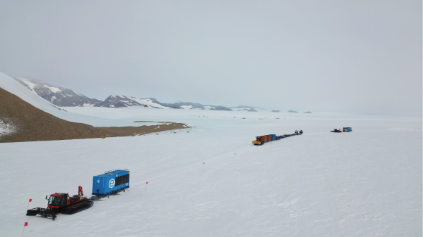The traverse team sets off towards the coast, beginning a long journey across the Antarctic plateau to meet the incoming cargo ship. - &copy; IPF