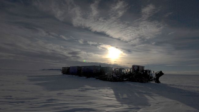 Crown Bay: Unloading the Ivan Papanin ship