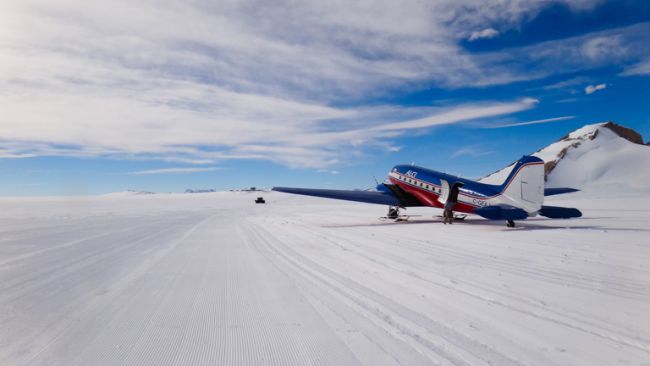 ALCI's Basler plane, after landing at Princess Elisabeth Antarctica's airstrip, is situated 2km west of the station.  - © International Polar Foundation