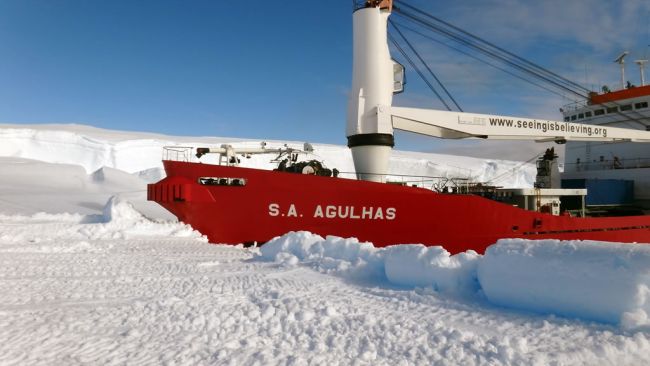 Arrival of the S.A. Agulhas and positioning the crane above the unloading site. - © International Polar Foundation